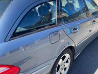 Używany Mercedes E280 177 KM (130 kW) 2005 Niebieski Kombi