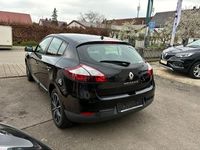 Gebraucht Renault Mégane Authentique 110 PS (80 kW) 2015 Schwarz Limousine