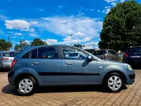 Gebraucht Kia Rio EX 97 PS (71 kW) 2009 Grau Limousine