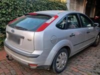 Usata Ford Focus 108 CV (79 kW) 2005 Argento Berlina