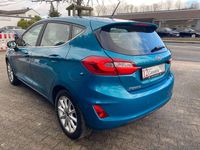 Używany Ford Fiesta Titanium 101 KM (74 kW) 2018 Niebieski Hatchback
