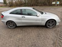 Gebraucht Mercedes C200 163 PS (119 kW) 2001 Silber Coupé