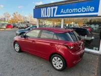 Gebraucht Hyundai i20 101 PS (74 kW) 2016 Rot Kleinwagen