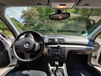 Gebraucht BMW 116 Basis 116 PS (85 kW) 2011 Weiß Kleinwagen