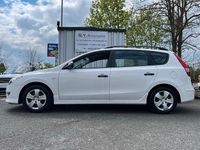 Gebraucht Hyundai i30 109 PS (80 kW) 2012 Weiß Kombi