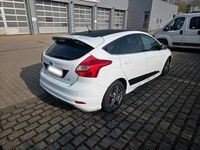 Gebraucht Ford Focus 150 PS (110 kW) 2013 Weiß Kleinwagen