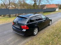 Gebraucht BMW 318 142 PS (104 kW) 2011 Schwarz Kombi