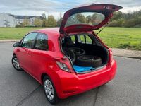 Gebraucht Toyota Yaris 69 PS (50 kW) 2012 Rot Kleinwagen