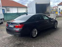 Gebraucht BMW 740 306 PS (225 kW) 2012 Grau Limousine