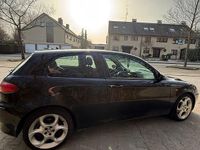 Gebraucht Alfa Romeo 147 120 PS (88 kW) 2003 Schwarz Kleinwagen