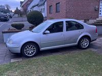 Usata VW Bora 105 CV (77 kW) 2002 Argento Berlina