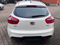 Gebraucht Kia Rio 109 PS (80 kW) 2015 Weiß Limousine