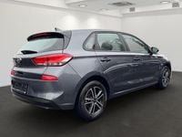 Gebraucht Hyundai i30 Select 99 PS (72 kW) 2018 Grau Limousine