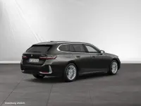 Gebraucht BMW 540 Sport Line 303 PS (222 kW) 2025 Sophistograu brillanteffekt metallic Kombi