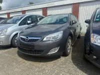 Gebraucht Opel Astra Design Edition 101 PS (74 kW) 2011 Grau Kombi