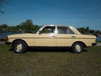 Gebraucht Mercedes 200 109 PS (80 kW) 1982 Gelb Limousine