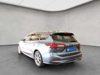 Gebraucht Ford Focus ST-Line X 125 PS (91 kW) 2023 Chroma blau metallic Kombi