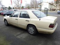 Gebraucht Mercedes E250 113 PS (83 kW) 1995 Beige Limousine