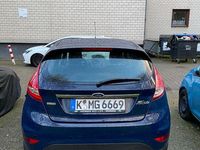 Gebraucht Ford Fiesta Titanium 101 PS (74 kW) 2014 Blau Kleinwagen