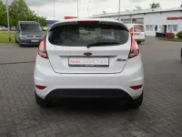Gebraucht Ford Fiesta Trend 60 PS (44 kW) 2016 Frostweiß Kleinwagen
