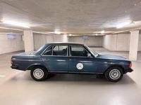 Second-hand Mercedes E250 140 CP (102 kW) 1981 Albastru Berlinǎ