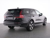 Gebraucht Volvo V60 CC Plus 197 PS (144 kW) 2023 Schwarz onyx black / metallic Kombi