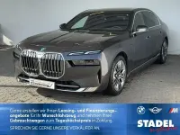 Gebraucht BMW 750e 489 PS (359 kW) 2025 Grau Limousine