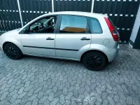 Gebraucht Ford Fiesta Ghia 90 PS (66 kW) 2005 Silber Kleinwagen