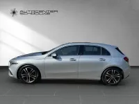 Gebraucht Mercedes A200 Advanced Plus 163 PS (119 kW) 2024 Lack hightechsilber Limousine