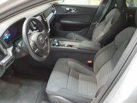 Gebraucht Volvo V60 Core 197 PS (144 kW) 2023 Silver dawn metallic Kombi