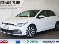 Second-hand VW Golf VIII Active 150 CP (110 kW) 2023 Alb Berlinǎ