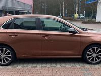 Gebraucht Hyundai i30 Comfort 120 PS (88 kW) 2017 Braun Limousine