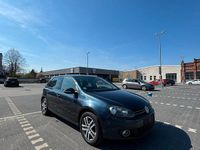 Gebraucht VW Golf VI 105 PS (77 kW) 2010 Blau Kleinwagen