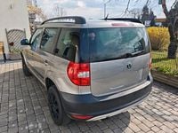 Gebraucht Skoda Yeti 110 PS (80 kW) 2011 Grau SUV