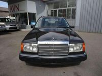 Gebraucht Mercedes E230 136 PS (100 kW) 1992 Schwarz Kombi