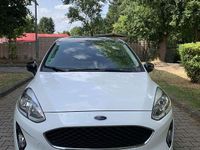 Gebraucht Ford Fiesta Trend 101 PS (74 kW) 2018 Weiß Kleinwagen