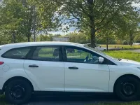 Usado Ford Focus Ambiente 101 CV (74 kW) 2015 Blanco Familiar