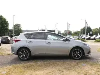 Gebraucht Toyota Auris Team 116 PS (85 kW) 2019 New medium silver Kleinwagen