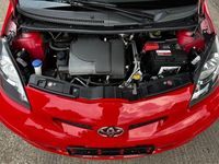 Gebraucht Toyota Aygo Cool 68 PS (50 kW) 2010 Rot Kleinwagen