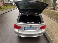 Gebraucht BMW 318 143 PS (105 kW) 2009 Silber Kombi