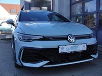 Neu VW Golf VIII R-line 150 PS (110 kW) 2026 Crystal ice blue metallic Limousine