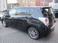 Gebraucht Toyota Verso Skyview Edition 147 PS (108 kW) 2015 Schwarz Van / Kleinbus
