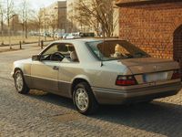 Gebraucht Mercedes E220 150 PS (110 kW) 1995 Gold Coupé