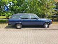 Gebraucht Mercedes E230 136 PS (100 kW) 1982 Blau Kombi