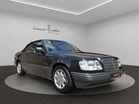Usata Mercedes E220 150 CV (110 kW) 1993 Nero Cabrio