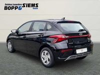 Gebraucht Hyundai i20 Select 101 PS (74 kW) 2024 Phantom black Kleinwagen