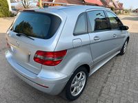 Gebraucht Mercedes B180 109 PS (80 kW) 2007 Silber Van / Kleinbus