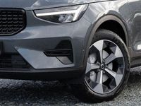 Neu Volvo XC40 Plus 197 PS (144 kW) 2025 Grün SUV