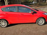 Gebraucht Ford Fiesta Trend 101 PS (74 kW) 2014 Rot Kleinwagen