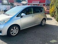 Gebraucht Toyota Verso-S 99 PS (72 kW) 2011 Silber Van / Kleinbus